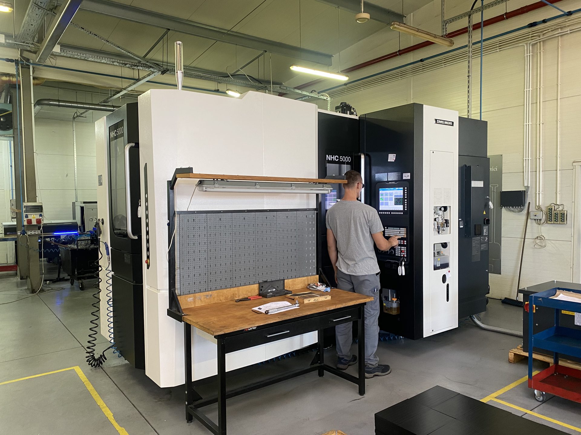 Horizontal machining centre DMG MORI NHC 5000 in the hall