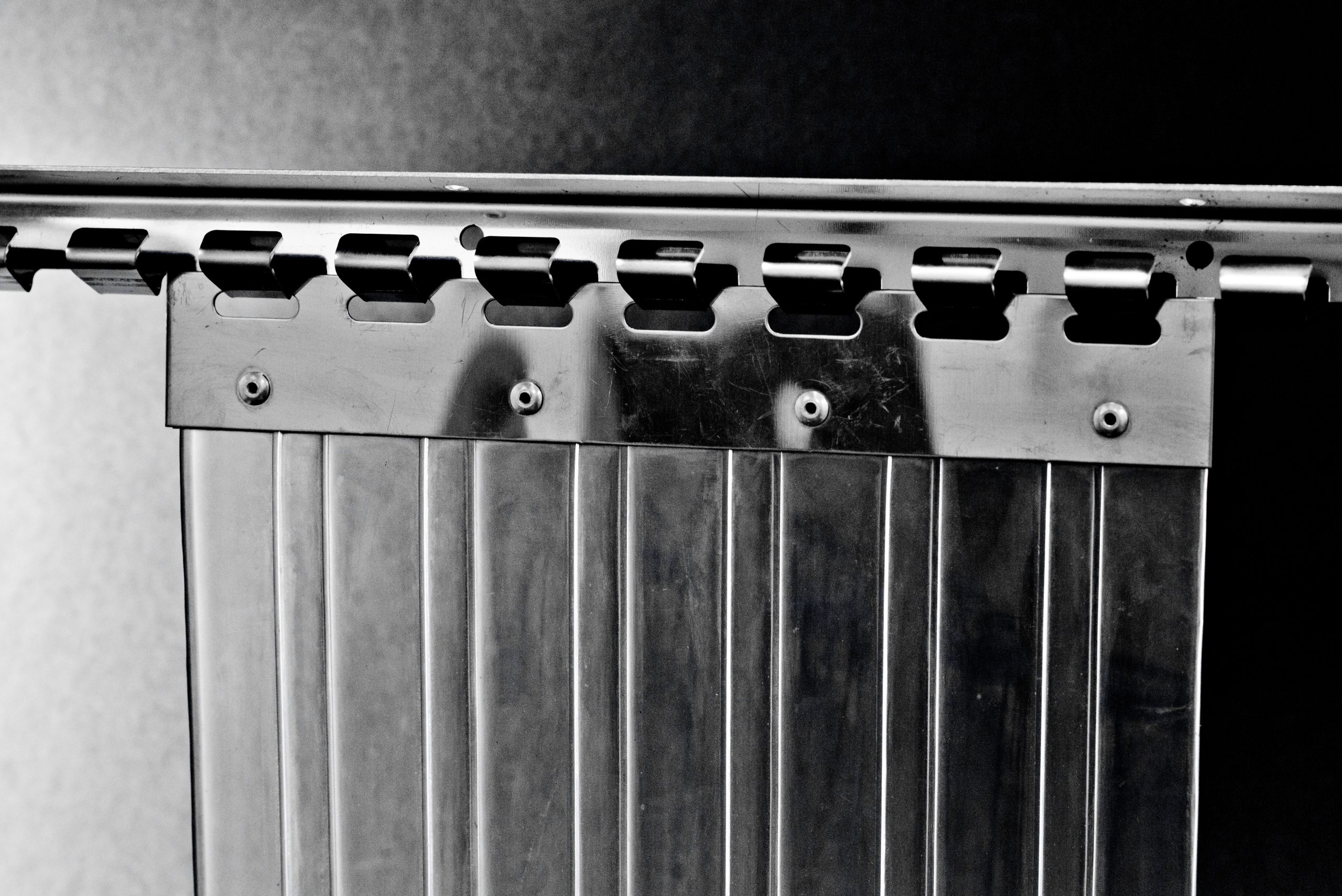 Transparent ribbed PVC curtain strips with vertical reinforcing grooves - cold store type